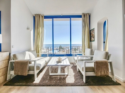 Venta de ático en Cabo Pino - Reserva de Marbella de 4 habitaciones con terraza y piscina