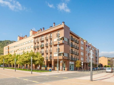 Venta Piso Ansoáin - Antsoain. Piso de tres habitaciones en Plaza Rafael Alberti 1. Buen estado primera planta con terraza