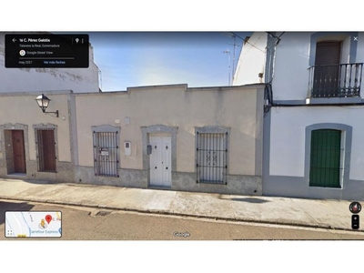 Vivienda en planta baja en Talavera La Real, con salida a dos calles.