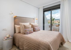 Ático elegant penthouse with spectacular views in la resina golf, en Estepona