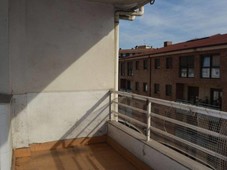 Venta Piso Los Corrales de Buelna. Piso de tres habitaciones Cuarta planta con balcón