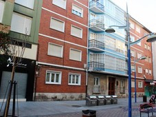 Venta Piso Santoña. Piso de cuatro habitaciones en Cervantes 10. Primera planta con terraza