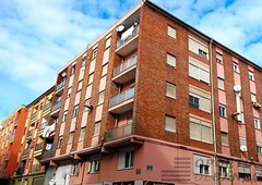 Venta Piso Torrelavega. Piso de tres habitaciones en Calle la Zarzuela. Segunda planta con balcón
