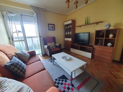 Alquiler de piso en Centro - Palencia de 3 habitaciones con terraza y muebles