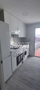 Alquiler de piso en San Roque-Concordia-Adoratrices de 3 habitaciones con terraza y muebles