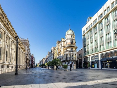 Alquiler de piso en Santa Cruz de 3 habitaciones con terraza y aire acondicionado