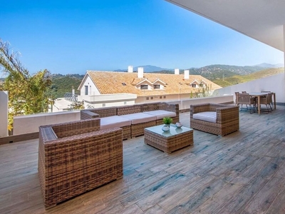 Alquiler de piso en urbanización Ocean Hills de 2 habitaciones con terraza y piscina