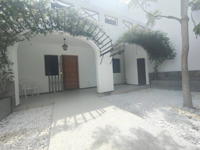 Alquiler Dúplex en Calle Teguise San Bartolomé de Tirajana. Buen estado con terraza 180 m²