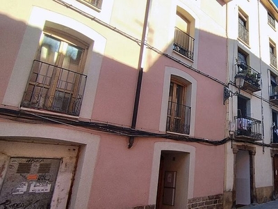 Ático en alquiler en calle Ramiro I de 2 habitaciones con muebles y calefacción