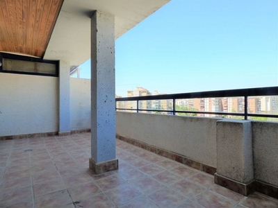 Ático en alquiler en Pla de Bon Repós de 4 habitaciones con terraza y piscina