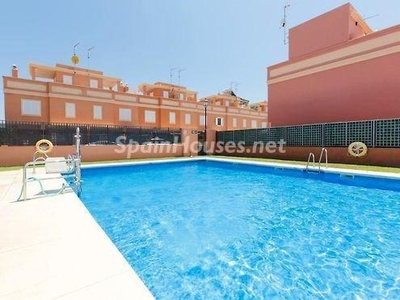 Casa adosada en venta en Benajarafe