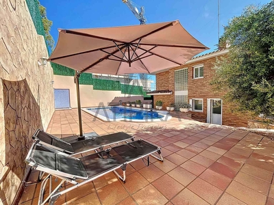 Chalet en venta en Castelldefels, Barcelona