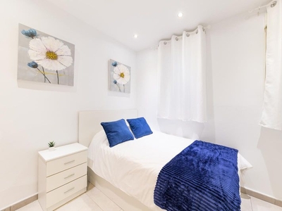 Habitaciones en C/ SANTOVENIA, Madrid Capital por 480€ al mes