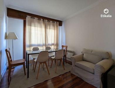 Piso en alquiler en Centro - Vitoria-Gasteiz de 2 habitaciones con terraza y muebles