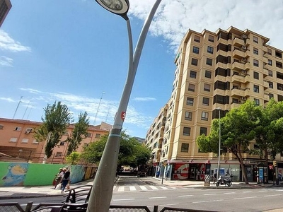 Piso en alquiler en La Almozara de 3 habitaciones con terraza y piscina