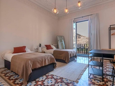 Piso en alquiler en La Dreta de l'Eixample de 9 habitaciones con terraza y muebles