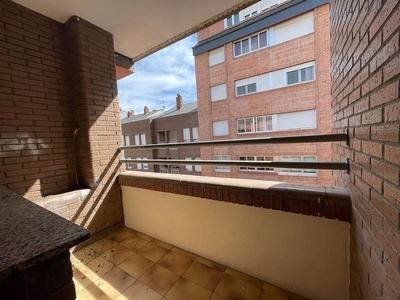 Piso en alquiler en Zona Alta de 4 habitaciones con terraza y muebles