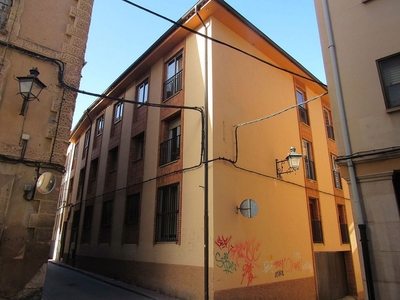 Piso en venta en calle San Martín de 4 habitaciones con garaje y balcón