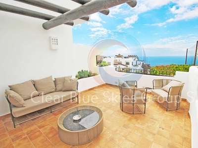 Piso en venta en Playa de San Juan de 2 habitaciones con terraza y piscina