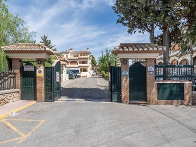 Venta Casa adosada en Calle de la Rosa Monachil. Con terraza 120 m²