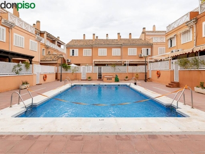 Venta Casa adosada en Pitagoras Armilla. Con terraza 270 m²