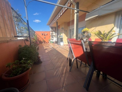 Venta Casa adosada San Martín de la Vega. Plaza de aparcamiento con terraza calefacción central 200 m²