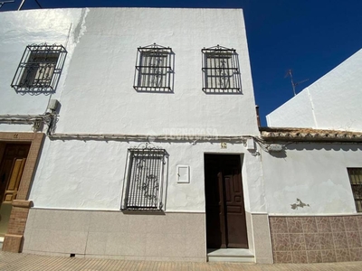 Venta Casa pareada en C. Sta. Ana 42 La Puebla de Cazalla. Muy buen estado con terraza calefacción individual 130 m²