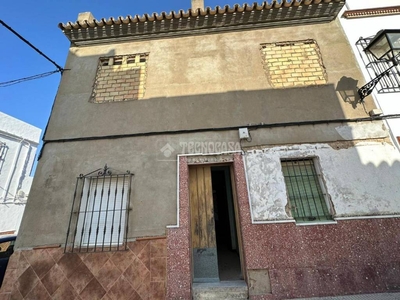 Venta Casa pareada en C. Virgen de los Remedios 32 La Puebla de Cazalla. A reformar con terraza calefacción individual 165 m²