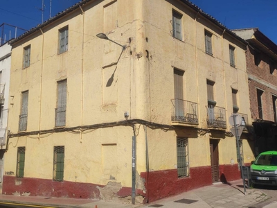 Venta Casa pareada en Calle General Espartero Linares. A reformar con terraza 157 m²
