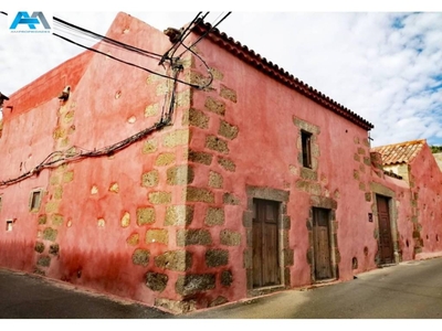 Venta Casa rústica en Calle Manolo Millares Agüimes. Buen estado 204 m²