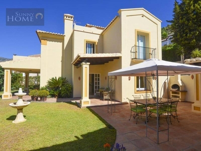 Venta Casa unifamiliar en C. de la Encina 24 Mijas. Buen estado plaza de aparcamiento 315 m²