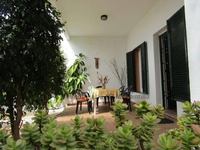 Venta Casa unifamiliar en Calle Ballena Isla Cristina. Buen estado con terraza 130 m²