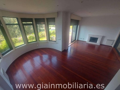 Venta Casa unifamiliar en Calle Illa Canosa 42 Poio. Buen estado con terraza 241 m²