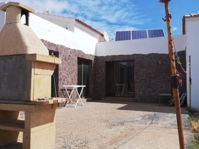 Venta Casa unifamiliar en La Asomada 48F Puerto del Rosario. Con terraza 206 m²