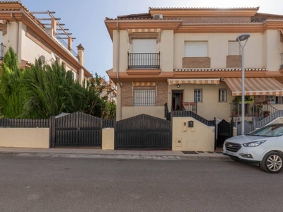 Venta Casa unifamiliar en Martin Luther King Peligros. Con terraza 191 m²