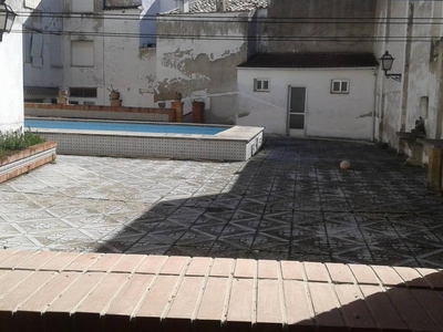 Venta Chalet en Calle Pastores Úbeda. Buen estado plaza de aparcamiento con balcón calefacción central 1200 m²