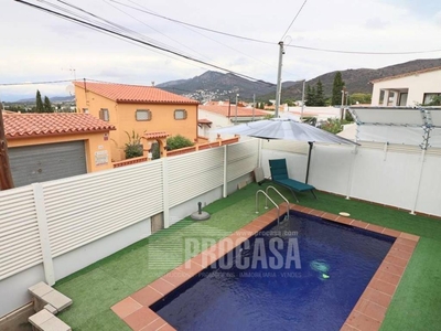 Venta Chalet Roses. Plaza de aparcamiento calefacción individual 90 m²