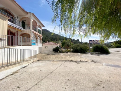 Venta de casa con piscina en Pedreguer