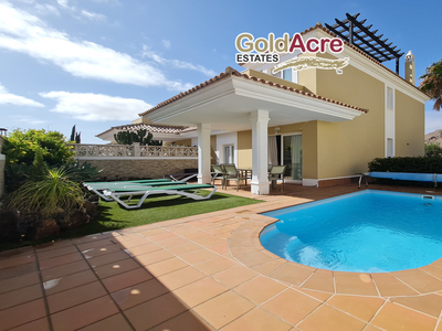 Venta de casa con piscina en Corralejo (La Oliva)