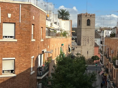 Venta de piso con terraza en Santa Catalina (Sevilla), Centro