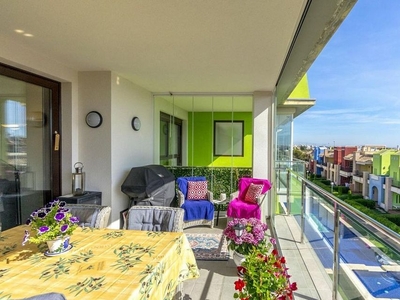 Venta de piso en Cabo Roig - La Zenia de 3 habitaciones con terraza y piscina