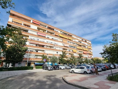 Venta Piso Alcorcón. Piso de tres habitaciones Entreplanta con terraza