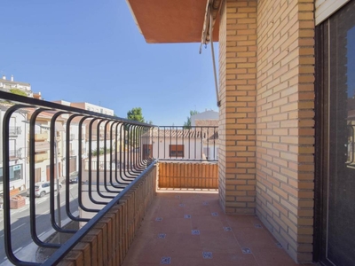 Venta Piso Alhama de Granada. Piso de cuatro habitaciones en Félix Rodríguez de la Fuente. Segunda planta con balcón
