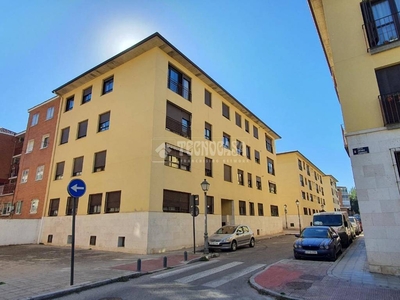 Venta Piso Aranjuez. Piso de tres habitaciones en Calle de C. Agustín de Bethancourt 3.