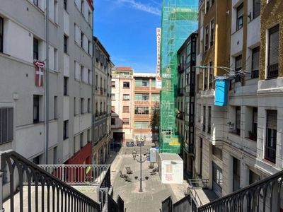 Venta Piso Bilbao. Piso de cuatro habitaciones Con balcón
