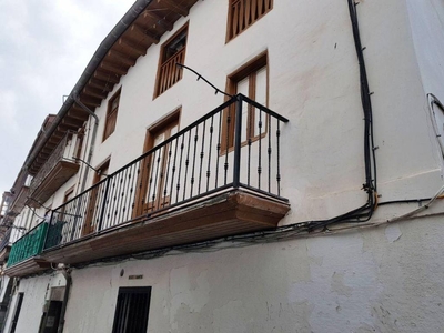 Venta Piso Castro Urdiales. Piso de tres habitaciones Planta baja con balcón
