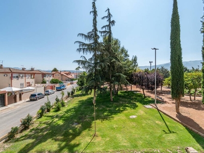 Venta Piso Churriana de La Vega. Piso de cuatro habitaciones en Carretera de Alhama. Primera planta con terraza