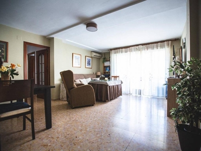 Venta Piso Córdoba. Piso de cuatro habitaciones en Corto Maltes 3. Sexta planta con terraza