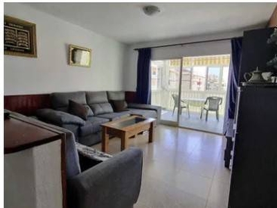 Venta Piso Fuengirola. Piso de tres habitaciones en Calle Hermanos Galán Casero. Buen estado quinta planta plaza de aparcamiento con terraza