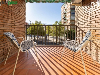 Venta Piso Granada. Piso de tres habitaciones en Tirso De Molina. Segunda planta con terraza